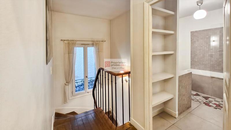 Maison - 250 m² - 9 pièces