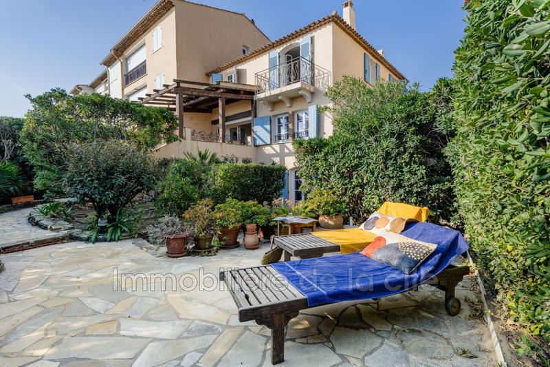 Maison - 239 m² - 8 pièces