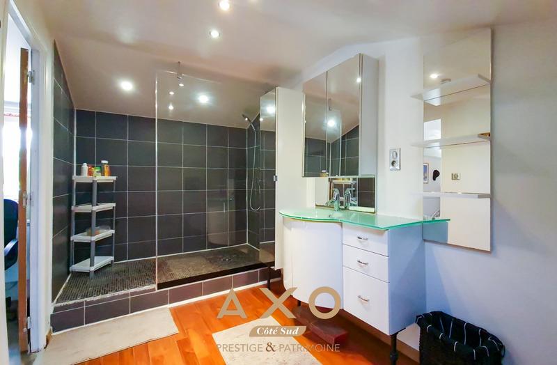 Maison - 251 m² - 8 pièces