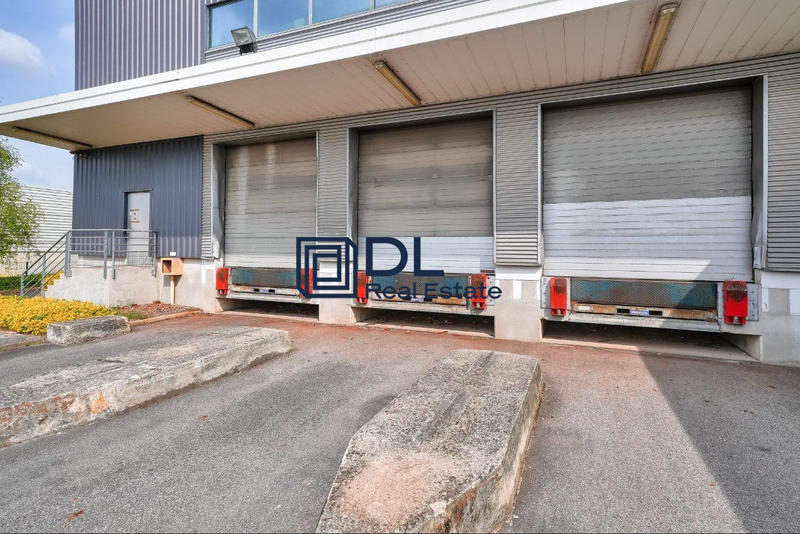 Entrepôt - 3 668 m²