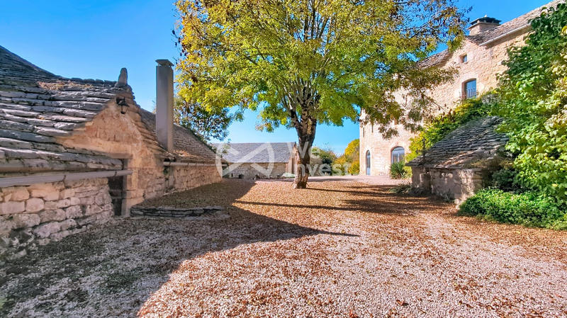 Maison ancienne - 475 m² - 8 pièces