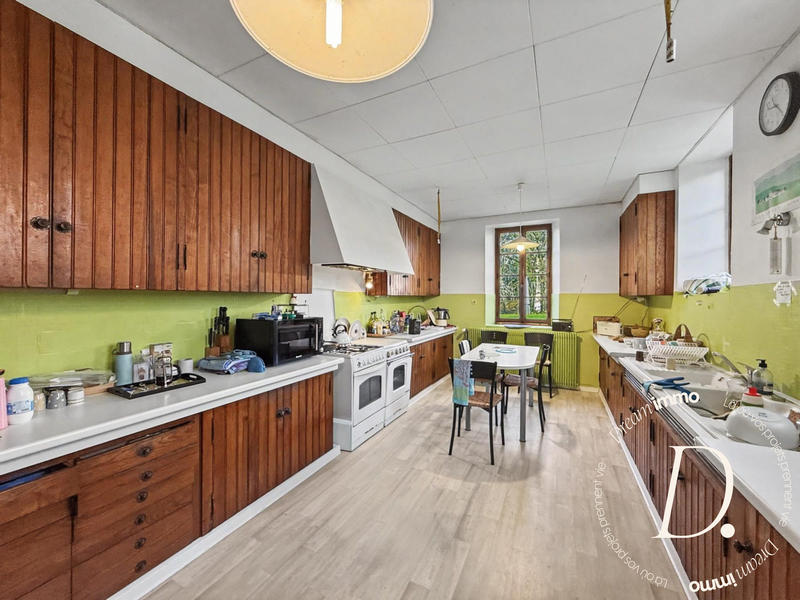 Maison - 420 m² - 11 pièces