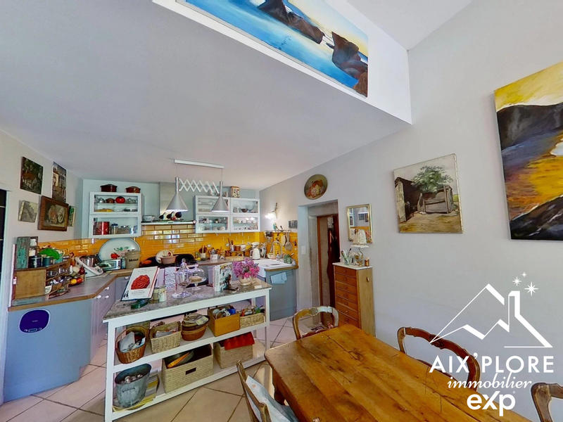 Maison traditionnelle - 248 m² - 7 pièces