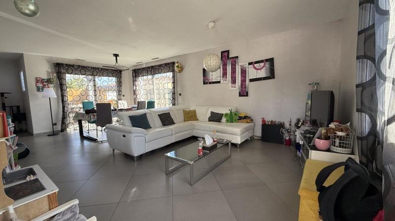 Maison - 104 m² - 4 pièces