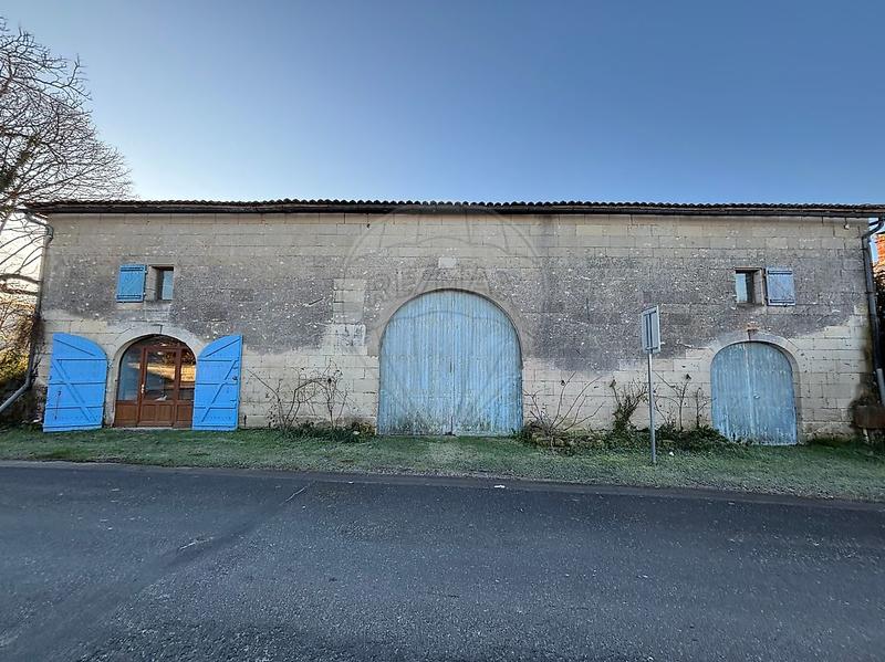 Maison - 300 m² - 4 pièces