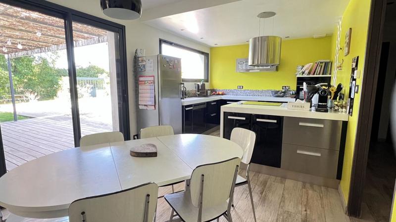 Propriété - 1 730 m² - 8 pièces