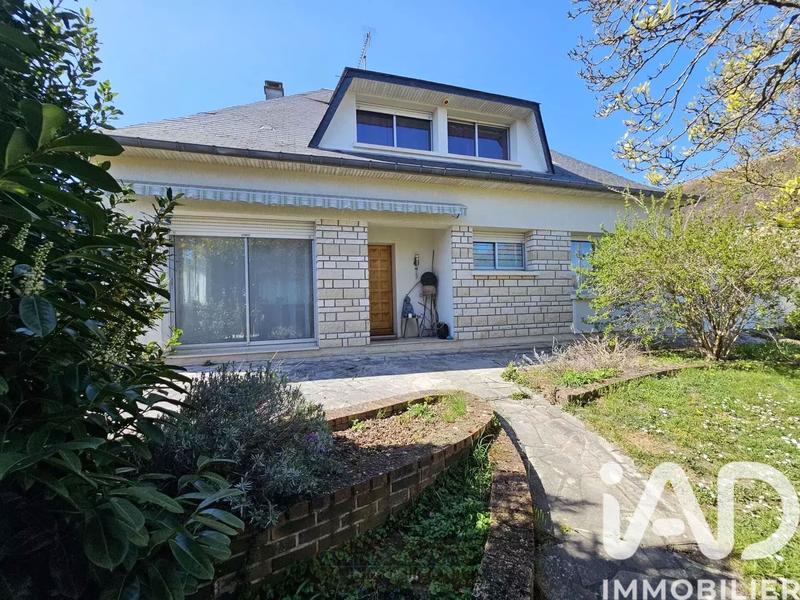 Maison - 215 m² - 9 pièces