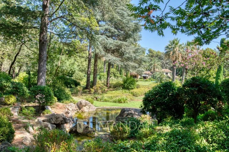 Villa - 460 m² - 9 pièces