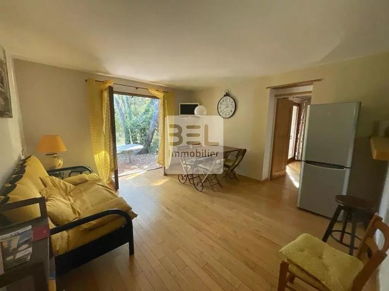 Propriété - 740 m² - 22 pièces