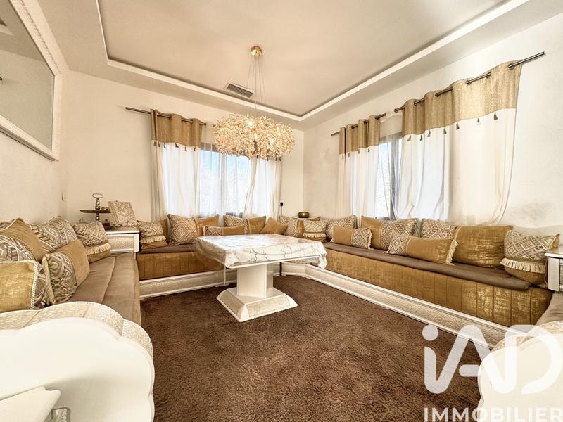 Maison - 221 m² - 5 pièces