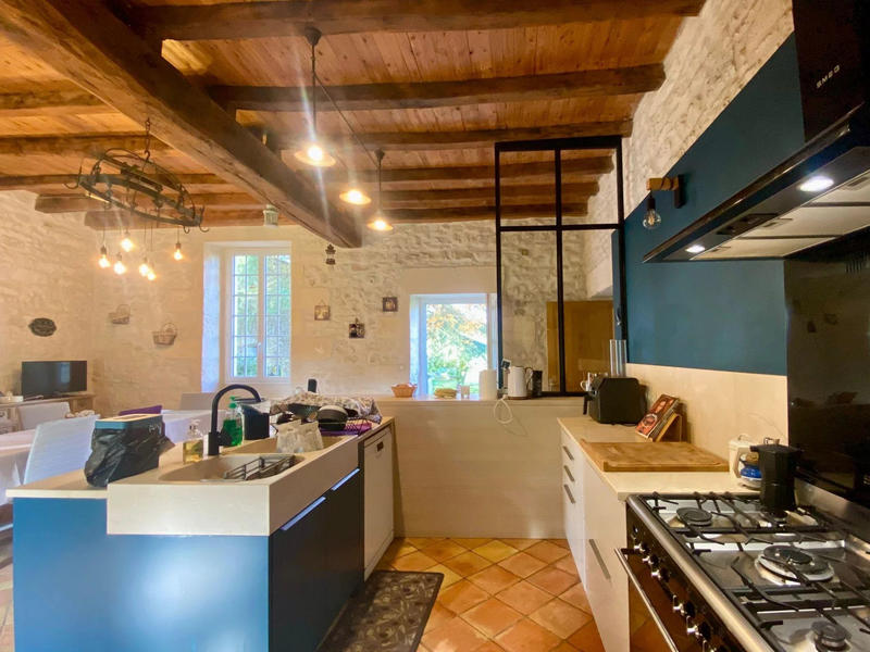 Maison - 594 m² - 15 pièces