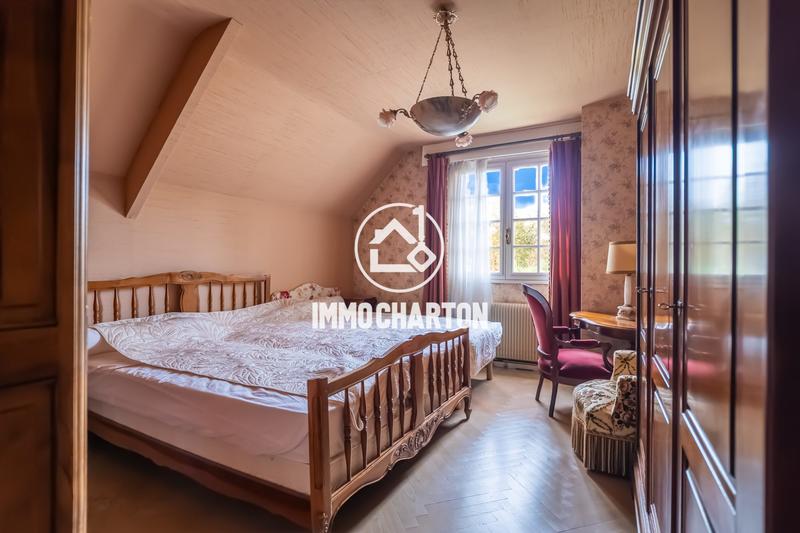 Maison - 212 m² - 8 pièces