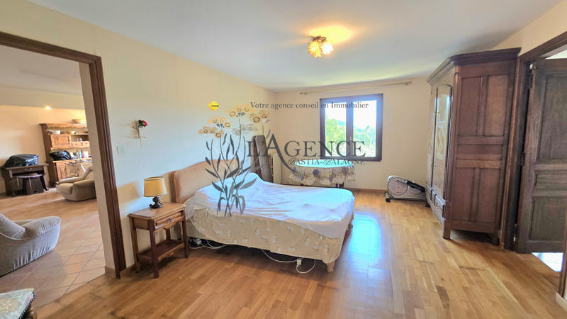 Maison - 210 m² - 6 pièces