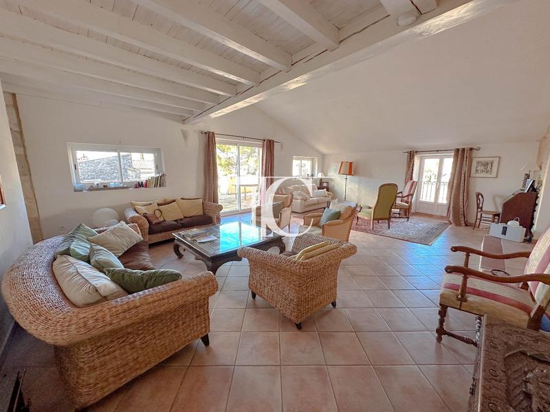 Maison - 272 m² - 8 pièces