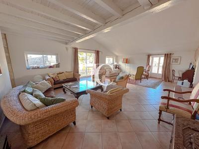 Maison - 272 m² - 8 pièces