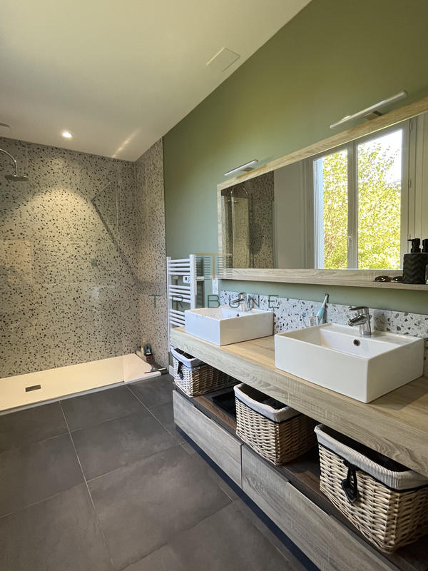 Maison - 195 m² - 7 pièces