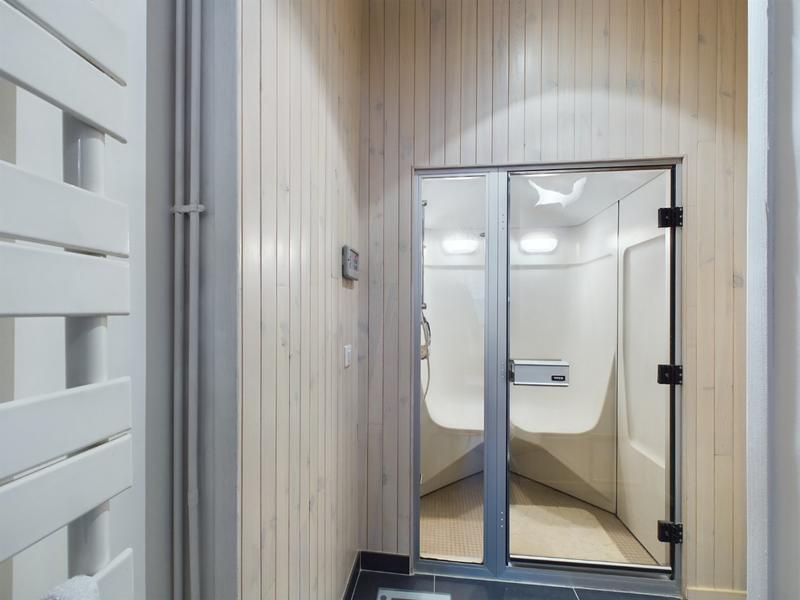 Maison - 280 m² - 9 pièces