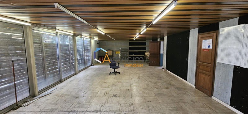 Entrepôt - 1 651 m²