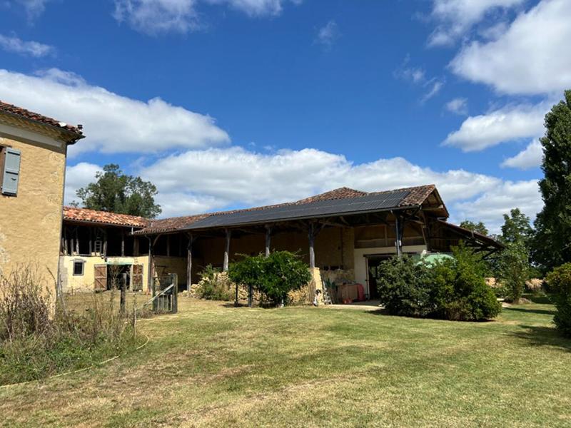 Corps de ferme - 300 m² - 7 pièces