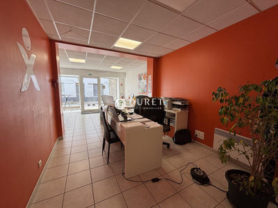 Local commercial - 90 m² - 4 pièces