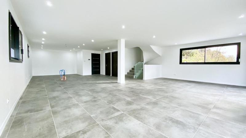 Maison - 240 m² - 6 pièces