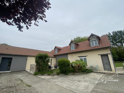 Maison traditionnelle - 211 m² - 6 pièces