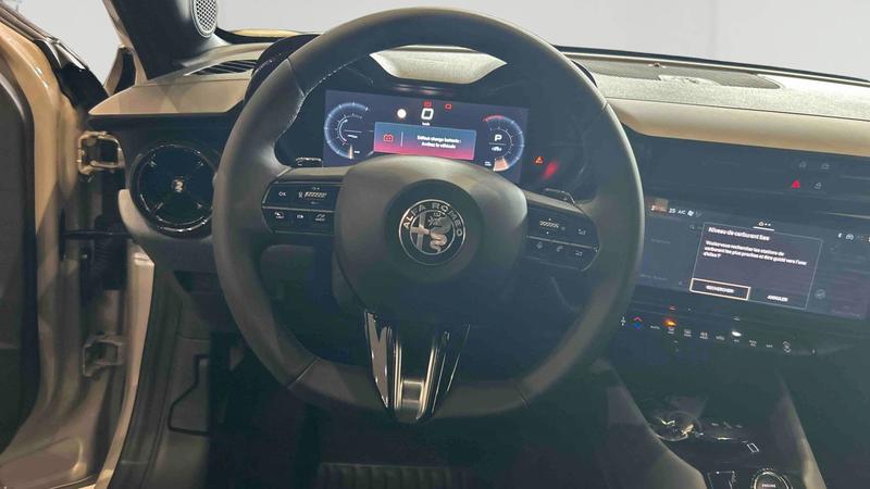 Alfa Romeo Junior 1.2 Ibrida 145 ch eDCT6 Techno