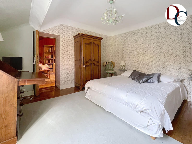 Maison - 335 m² - 9 pièces