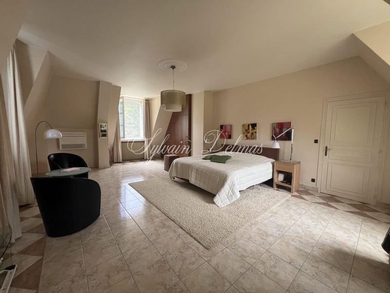 Maison - 680 m² - 16 pièces