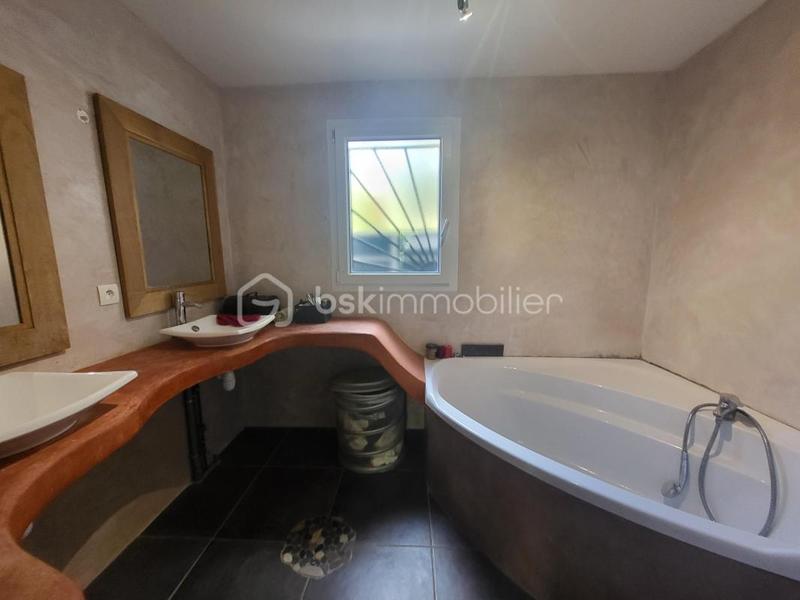 Maison - 200 m² - 7 pièces