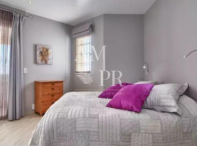 Maison - 250 m² - 6 pièces