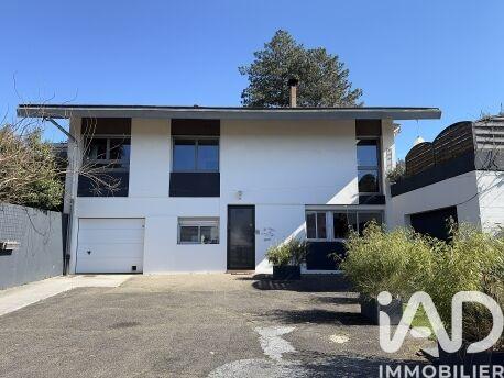 Maison - 292 m² - 10 pièces