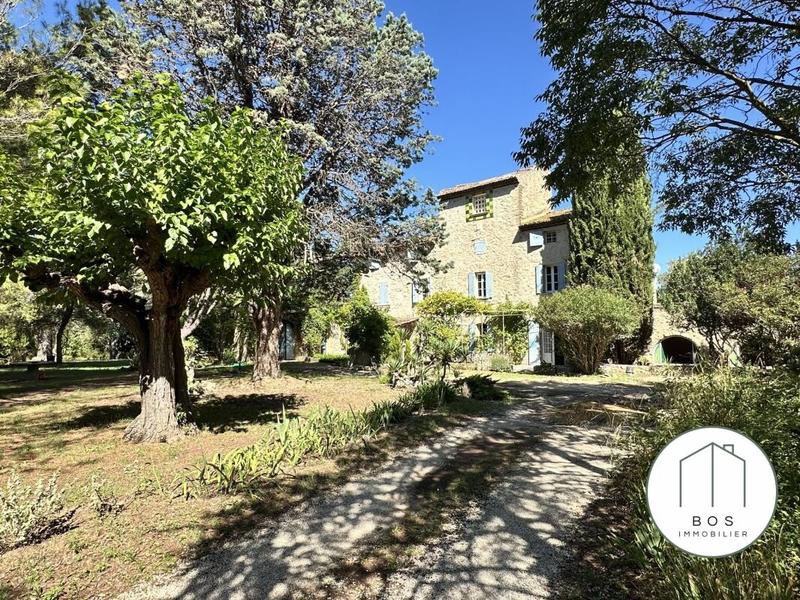 Maison - 418 m² - 12 pièces