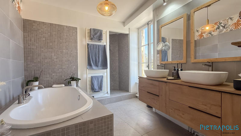 Maison ancienne - 247 m² - 9 pièces