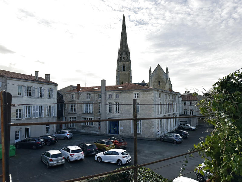 Maison - 223 m² - 9 pièces