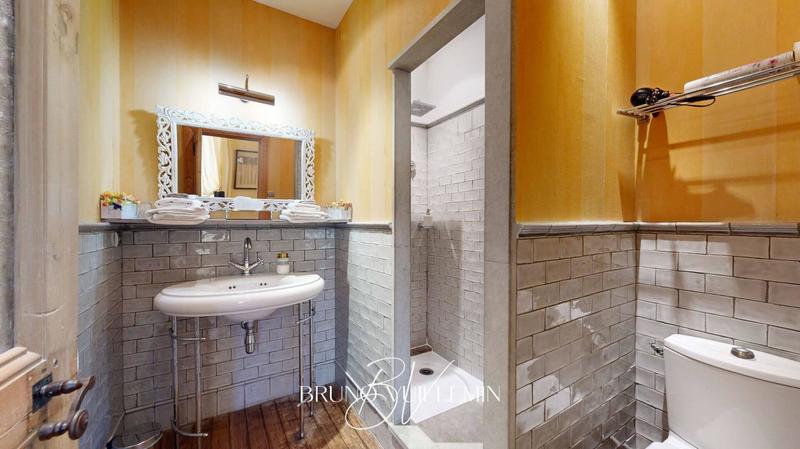 Demeure - 750 m² - 18 pièces