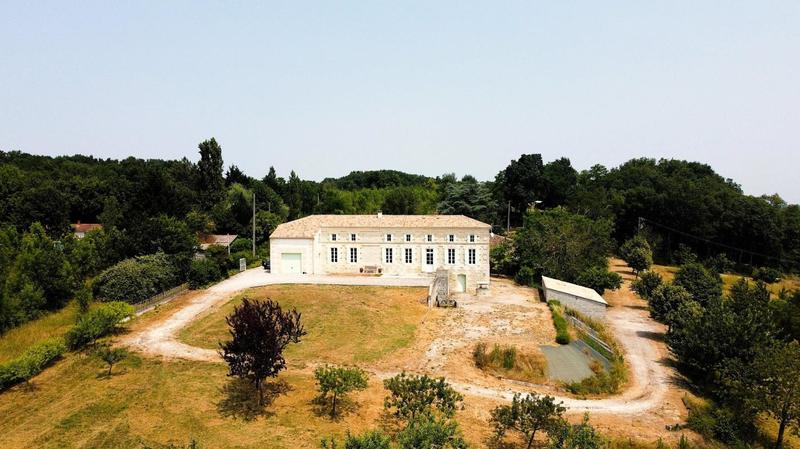 Maison - 250 m² - 6 pièces