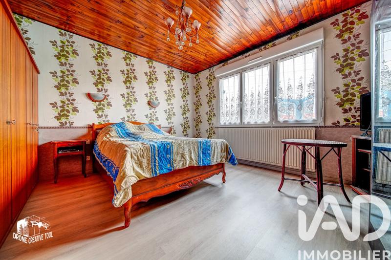 Maison - 180 m² - 8 pièces