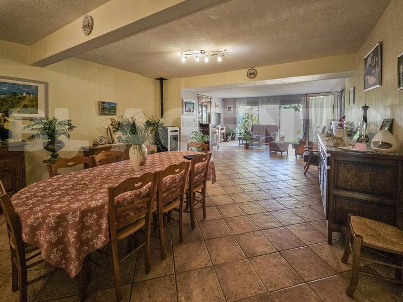 Maison - 320 m² - 11 pièces