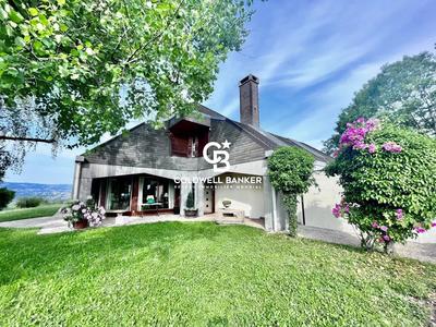 Maison - 250 m² - 7 pièces