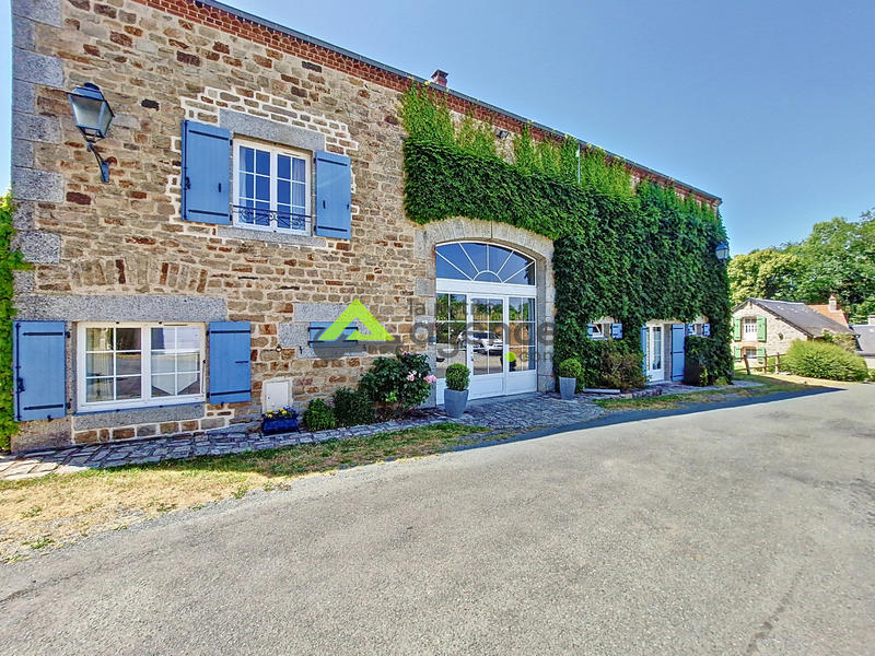 Maison - 270 m² - 11 pièces