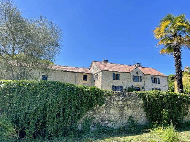 Maison - 260 m² - 9 pièces