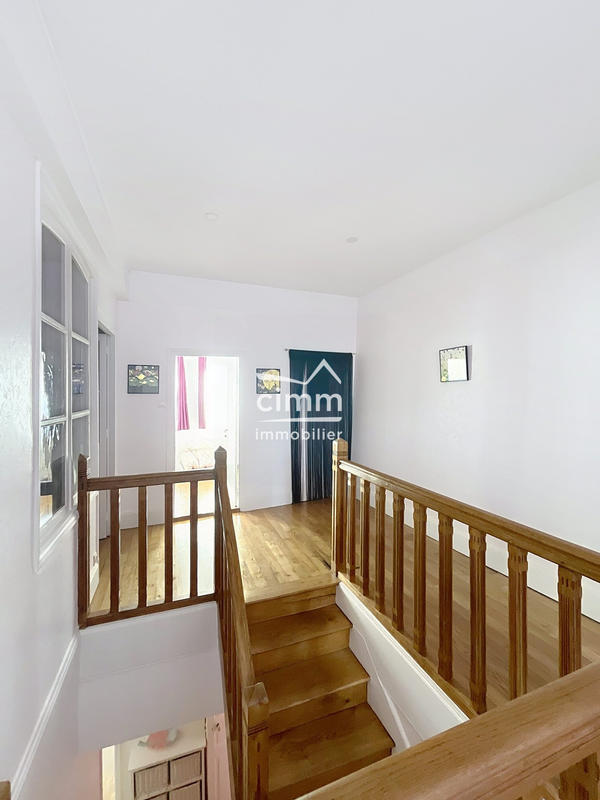 Maison traditionnelle - 159 m² - 4 pièces