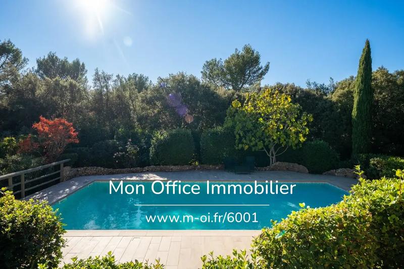 Maison - 225 m² - 9 pièces