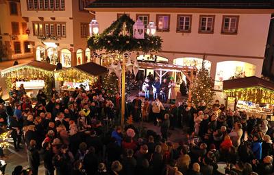 Allumage des bougies de l'Avent par Pr Sappinus