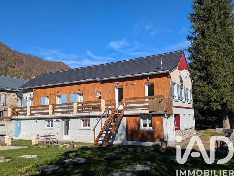 Maison - 300 m² - 15 pièces