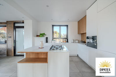 Maison traditionnelle - 150 m² - 8 pièces