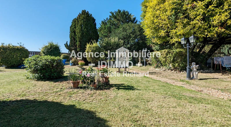 Maison - 296 m² - 9 pièces