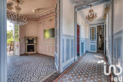 Maison - 240 m² - 8 pièces