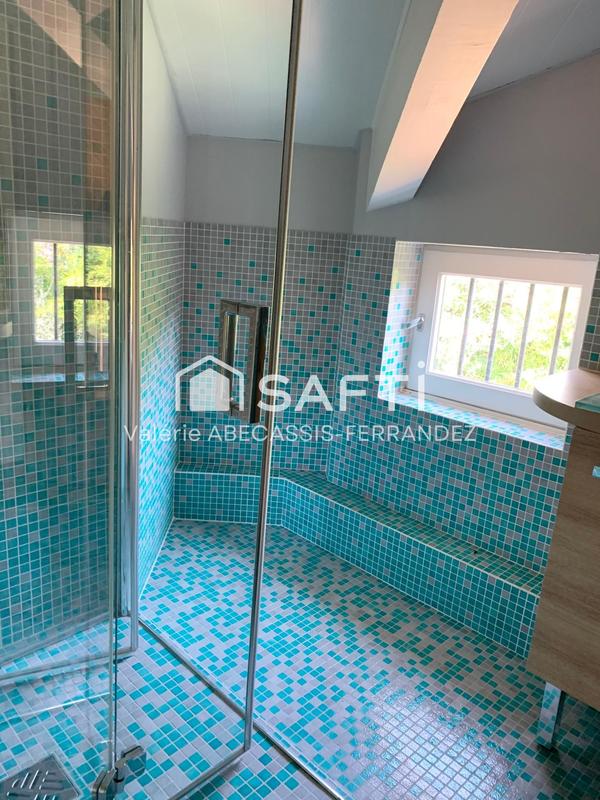 Maison - 215 m² - 7 pièces